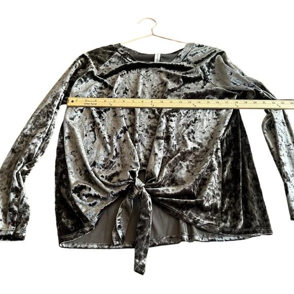 Peppermint Crushed Velvet Twist Front Top size small long sleeved - Picture 3 of 5